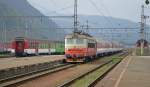 242 219-4 ČD bei Ankuft mit Fernzug R 811  Gemeran  ( Der Gemerer ) Bratislava hl. st. (08:01) – Zvolen os. st. (10:58/11:13) – Košice (14:37) nach Altsohler Personenbahnhof (Zvolen os. st.); 06.04.2014
