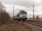 242 201-2 mit einem OS hier am 11.11.15 nahe Vokov Richtung Sokolov.