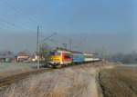 242 239 mit Os 7504 am 27.03.2016 bei Dehtin.