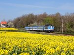 Die 242 211 mit einem R nach Ceské Budějovice am 30.04.2016 unterwegs bei Ražice.