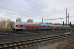 ČD 971 059-1 als Os 2520 (S9) von Benešov u Prahy nach Praha hl.n., am 14.02.2024 in Praha-Vršovice.