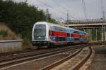 City Elefant 971046 erreicht mit Steuerwagenteil voraus am 11.9.2009 auf dem Weg nach Kolin den Bahnhof Zabori nad Labem.