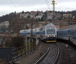 Kurz vor Praha Smichov kommt ein ein City-Elefant entgegen. 471 009-1 auf dem Weg nach Praha hln.21.12.2017 15:04 Uhr. 