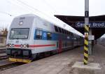 Steuerwagen 971 005-4 (Triebzug BR 471), oben 8 Fenster, unten 5 groe Fenster, am 15.11.2005 in Cesky Brod.