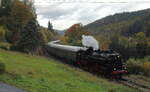 Herbstliche Stimmung bei der Dampfsonderfahrt nach Loket von Zwickau aus. Aufgenommen wurde die 86 1744 am 14.10.2023 nahe Nejdek an der Trat 142.