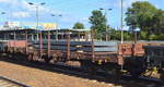 Tschechischer Drehgestell-Flachwagen vom Einsteller TSS Cargo mit der Nr. 33 RIV 54 CZ-TSSC 3959 041-5 Rmms 215 beladen mit Stahlbrammen am 18.09.19 Bf. Flughafen Berlin-Schönefeld.