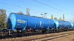 Tschechische Kesselwagen vom Einsteller Railtrans Wagon. s.r.o., der vordere mit der Nr. 33 TEN 54 CZ-RTIW 7846 514-9 Zacns (GE) Befüllung: (UN-Nr. 33/1268 = Erdöldestillate, N.A.G. oder Erdölprodukte, N.A.G.) am 29.10.19 Bf. Flughafen Berlin Schönefeld. 
