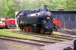 die 354.159 hat auch viele Sonderzge gezogen, hier als Ausstellungsstck im Eisenbahnmuseum Lun u Rakovnka, fotografiert im Mai 2005