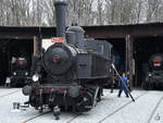 Etwas Zuwendung und Pflege für Dampflokomotive 422 002.