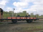Historischer Güterwagen mit Panzerkraftwagen Austin in Hbf Kladno am 19.4.2016.