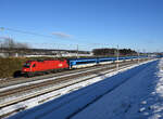 Bei Kaiserwetter fotografierte ich am 31.12.2025 den RJX 53  Vindobona  bestehend aus der 1216 228 sowie einer neunteiligen ComfortJet-Garnitur der České dráhy zwischen dem Bahnhof