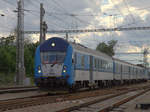 80 30 034-0 an der Spitze des OS 7890 bei der Einfahrt in den Bahnhof Beroun.