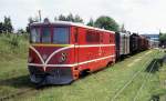 GmP 88112 fährt mit Diesellok 705919 am 8.6.1992 in Nova Bystrice ein.