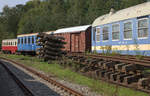 Kippt er, oder kippt er nicht ? der Schwellenstapel ?  Eisenbahmuseum Luzna u Rakovnika, 26.08.2017 13:40 Uhr.