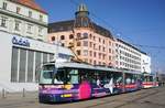 Tschechien / Straßenbahn (Tram) Brno / Brünn: Vario LF2R.E - Wagen 1072 sowie Vario LFR.E - Wagen 1574 von Dopravní podnik města Brna a.s.