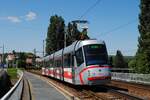 Tw.1942 überquert auf der Fahrt nach Reckovice im Vorort Bystrc den Fluß Svratka.