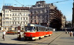 Als Linie 4 überquert der Tatra T3 1527 mit einem weiteren T3 im Schlepp im Juli 1989 den Namesty Svobody in Brno/Brünn