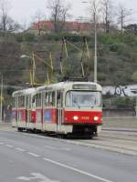 8.4.2012 9:06 Triebwagen 8182 (Tatra T3) zusammen mit einem weiterer Tatra T3 Triebwagen nach Star Hloubětn kurz vor der Haltestelle Dlouh třda.