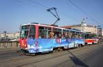 Tschechische Republik / Straßenbahn Prag: Tatra T6A5 - Wagen 8725 / Tatra T6A5 - Wagen 8726 ...aufgenommen im März 2015 auf der Brücke mit dem Namen  Palackého most  in Prag.