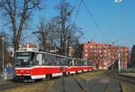 T6A5 1209 + 1210 + 1216 als Linie 1 bei der Einfahrt in die Haltestelle Vystaviste. (25.03.2022)