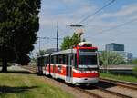 Straßenbahn Brünn: K3R 1754 erreicht in wenigen hundert Metern die Endstelle Ustredni Hrbitov.