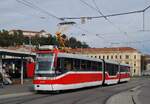 Br�nn: K3R-N 1753 als Linie 5 zum Ustredni hrbitov (Zentralfriedhof) am Mendlovo namesti, links im Hintergrund erhebt sich die Burg Spilberk.