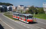 Tw.1517+1558 nahe der Endstelle Technologicky Park, im Hintergrund sieht man die Gebäude des Universitätsgeländes.