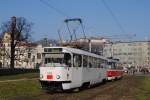 Tw.1555 + 1582 haben den Mendlovo namestie in Richtung Pisarky verlassen, links davon sieht man das Hauptgebäude der Brauerei Starobrno.(20.02.2015)