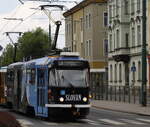 Ein TW der Linie 3 in Doppeltraktion zur Haltestelle ZOO  am Bahnhof Liberec vorbeifahrend.