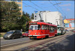 Tatra Tram 37 ist hier auf der Linie 11 auf der 1.Maje in Liberec am 5.10.2026 um 14.20 Uhr Uhr mit einem zweiten Motorwagen ET 40  in Richtung Hauptbahnhof unterwegs. Offensichtlich werden wegen der enormen Steigungen im Stadtgebiet von Liberec kein ...