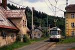 Am 15.06.2013 ist Tw 28 der Straßenbahn Liberec unterwegs von Jablonec nach Liberec. Hier trifft er gerade in Prosec ein.