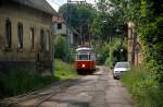 Der Museums-Tw 117 der Überlandstraßenbahn von LIberec nach Jablonec am 15.06.2013 kurz vor der Haltestelle Prosec Vyhybna.