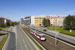 Am 30.April 2026 war die T3R.P - Garnitur 147 + 155 auf der Linie 6 unterwegs. Hier zu sehen in der Wolkerova, kurz nach der gleichnamigen Haltestelle. 