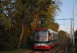 Skoda 15T 9233 der Linie 17 auf der Talfahrt in der ul. Trojska. (21.10.2019)