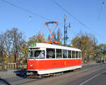 Der Vater aller Tatra-Straßenbahntriebwägen und Prototyp 5002 versah am 23. Oktober 2021 auf der Nostalgielinie 42 seinen Dienst und wurde von mir bei seiner Überquerung der Moldau auf der Most Legií fotografiert.