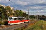 Prag: T3R.PLF 8297 + T3R.P 8280 erreichen als Linie 20 auf der im Jahr 2024 er�ffneten Neubaustrecke Divoka Sarka - Dedina die Endstelle Dedina.