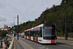 Prag: Tw.9509 der Linie 15 auf dem Weg zum Olsanske hrbitov auf dem Nabr.