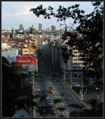 Eine Straßenbahn auf ¦tefánikův most in Prag.