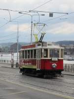 8.4.2012 9:35 Historischer Triebwagen 2272 auf der Linie 91 nach Vstavitě in der Haltestelle Čechův most.