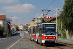 T6A5 8742 + 8744 bei der Talfahrt in der Zenklova kurz vor der Haltestelle Vychovatelna. ( 24.08.2016 )