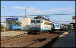 CD 362110-9 fährt hier am 19.08.2020 um 9.09 Uhr in Plana u Mariansky Lazne mit dem Ex 555 nach Prag ab.