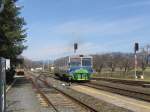 810.141 der tschechische privatische Regionalbahn - �eleznice Desn� f�hrt aus Petrov nad Desnou nach Kouty nad Desnou.