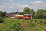 Am 18.07.21 hatten wir eine Fotofahrt mit T478.1148 von Kolešovice über Krupá nach Lužná u Rakovníka. Hier ist der Zug in Krupá zu sehen. Die Signale wurden nun durch Lichtsignale ersetzt.
