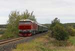 T478.1201 fuhr am 07.10.23 einen Sonderzug im Rahmen des Badotka Treffen in Lužná u Rakovníka einen Sonderzug von Lužná u Rakovníka nach Rakovnik. Hier ist der Zug bei Lužná u Rakovníka zu sehen.