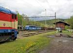 363 528-1 und 363 xxx war am 16.05.21 mit einem Mischer in Kynšperk nad Ohří zu sehen.