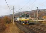 Am 18.11.25 gab es eine Stromabschaltung zwischen Chomutov und Kadan Prunéřov. 754 023-0 hat 193 975 mit R 609 in Málkov am Haken.