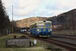 810 221-2 (AZD) als Os 17034 ist am 13.02.24 in Kraslice předměstí zu sehen. Dieser Triebwagen pendelt zur Zeit Ersatzweise zwischen Kraslice und Sokolov.