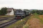 Am 12.07.25 wurde die Eisenbahnstrecke Tršnice-Luby u Chebu 125 Jahre alt. Das wurde natürlich auch gefeiert. T 435 058 (720 058) fuhr dann den Os 98203. Hier ist der Zug in Skalná zu sehen.
