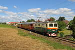 OS 28435 mit  Bobinka  E422  in Horky u Tabora, gerade so das nach einer Fotowolke die Sonne doch noch auf den Zug blickte :-) Aufgenommen am 04.07.2020
