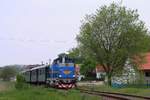 CSD T466 0007 (CD 735 007-7) am 11.Mai 2019 mit dem Os 11915 (Zajeci - Hodonin) kurz vor der Halstestelle Mutenice zastavka.